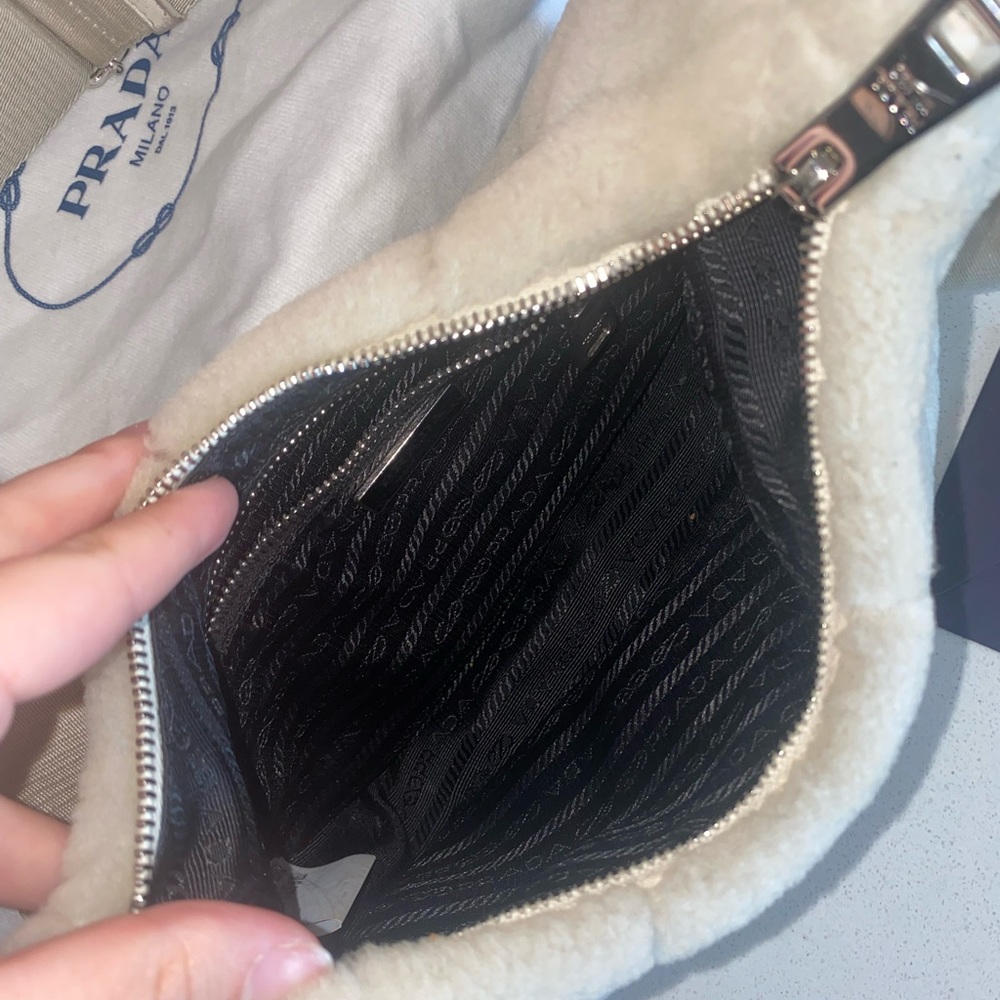Prada Shearling shoulder bag - Picture 6 of 7